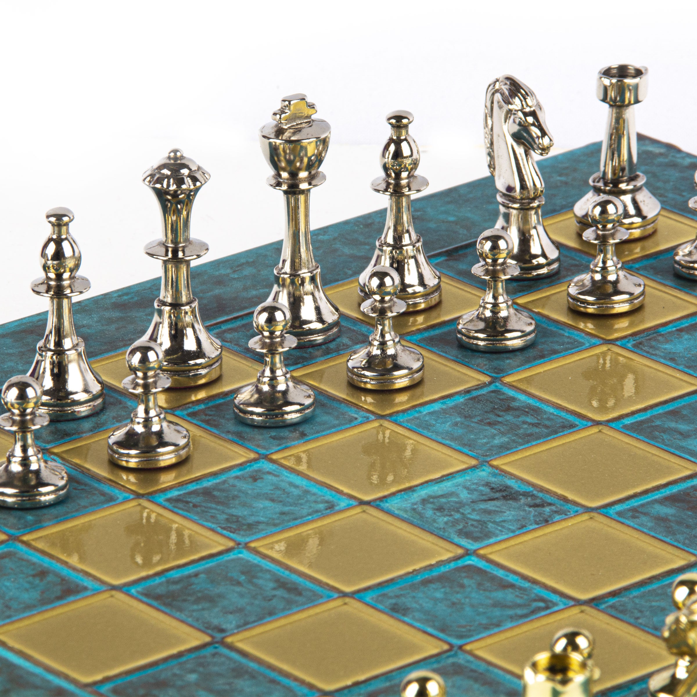 Handcrafted Classic Metal Staunton Chess Set with Gold and Silver Chessmen (Medium)
