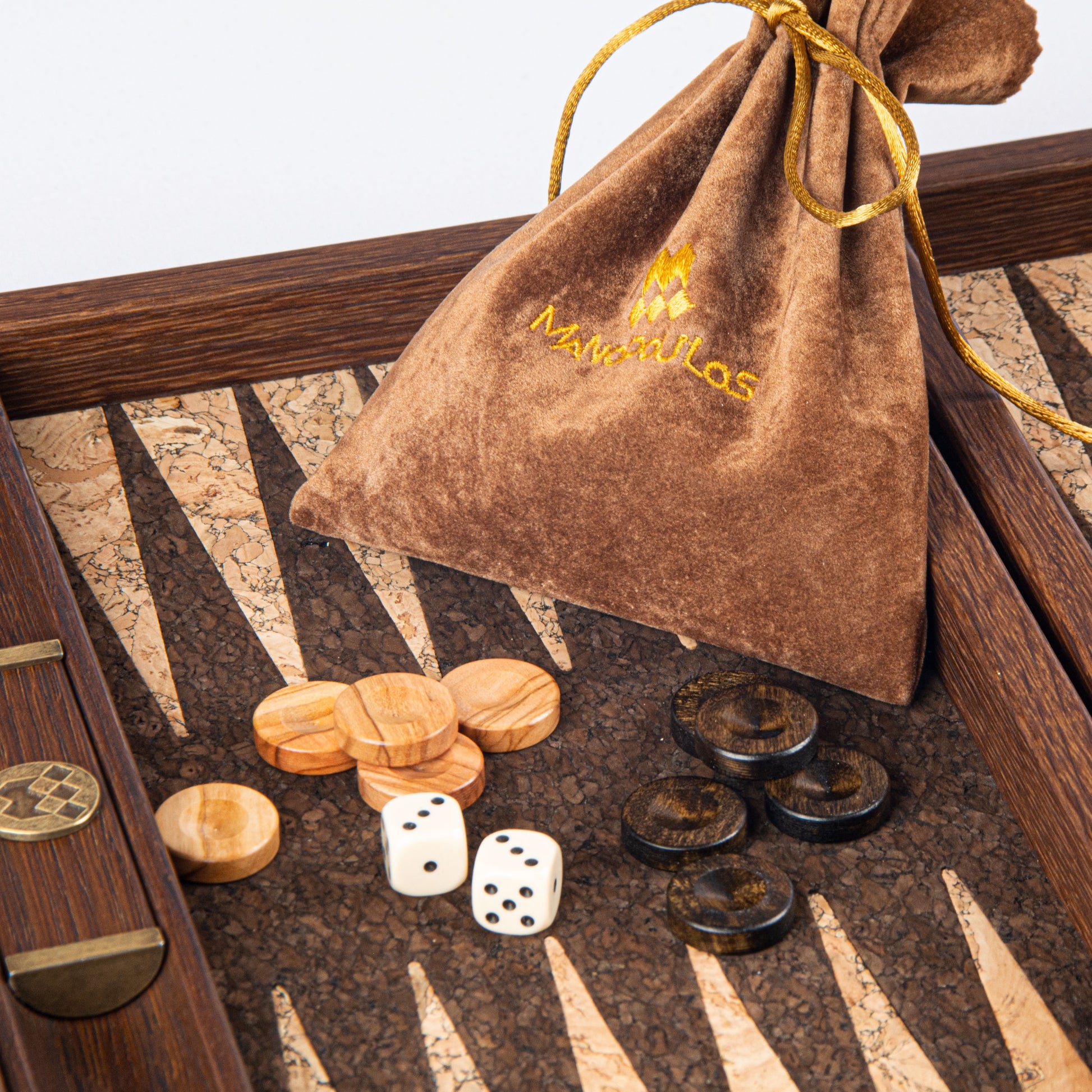 Backgammon dans une valise - 38 cm - Feutré avec accessoires inclus Backgammon dans une valise - 38 cm - Feutré avec accessoires inclus